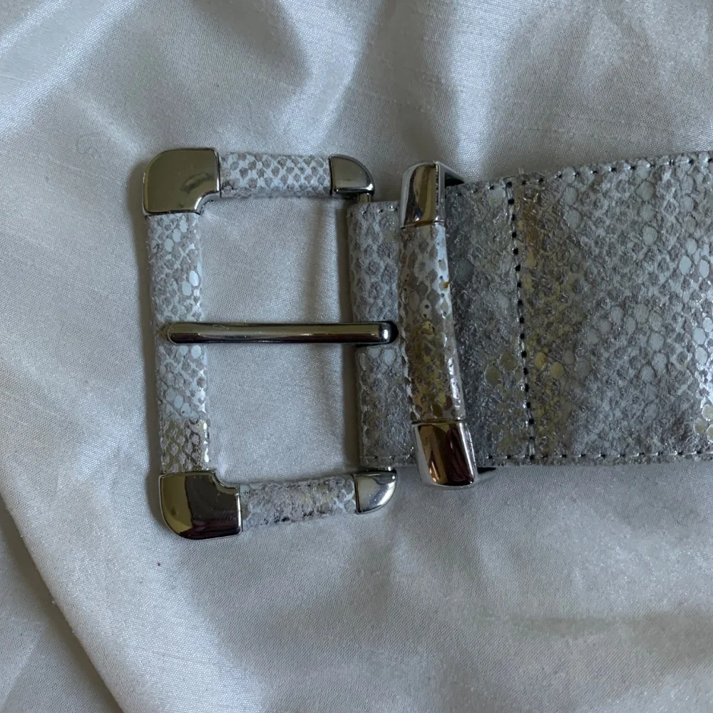 White House Black Market Silver Snakeprint Belt sz M